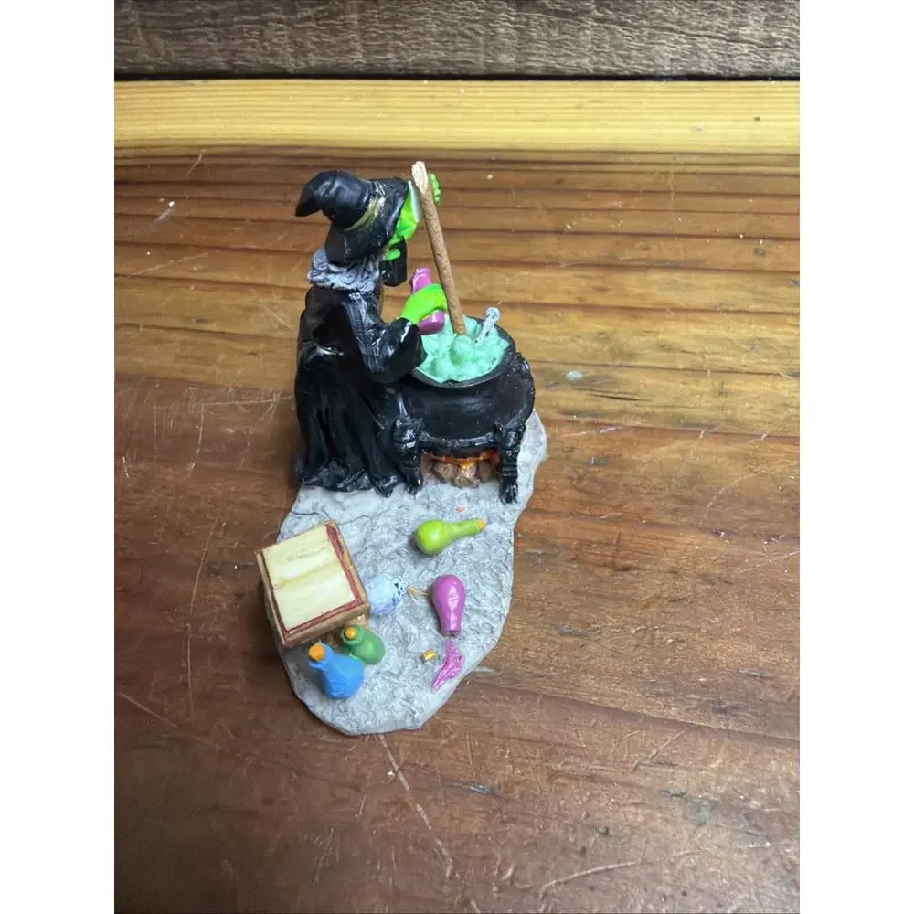 Lemax Spooky Town Halloween Village The Witch's Cauldron Potions Brew
